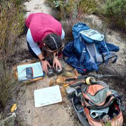 03-setting-up-camera-traps_original